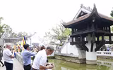 Đầu xuân chiêm bái chùa Một Cột